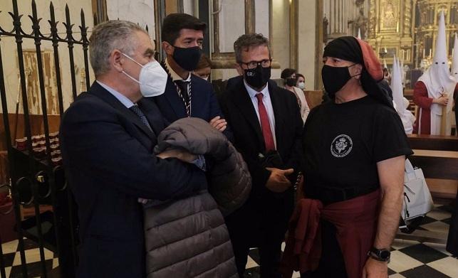 El vicepresidente de la Junta, Juan Marín, en una visita a templos en el Realejo.