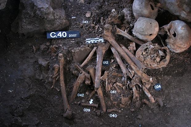 Restos analizados a nivel genético en la Cueva de los Cuarenta (Córdoba).