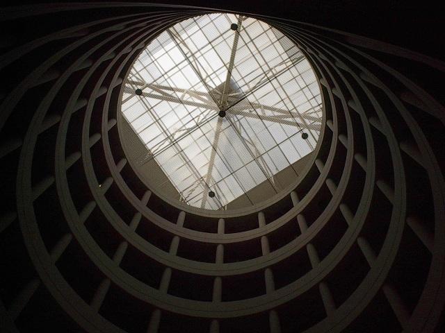 Interior de la ETS de Ingeniería de Caminos, Canales y Puertos de la UGR.