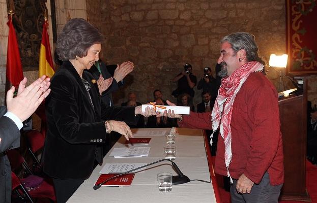 La Reina Sofía entrega el premio al profesor de la UGR José. M. Martín Civantos