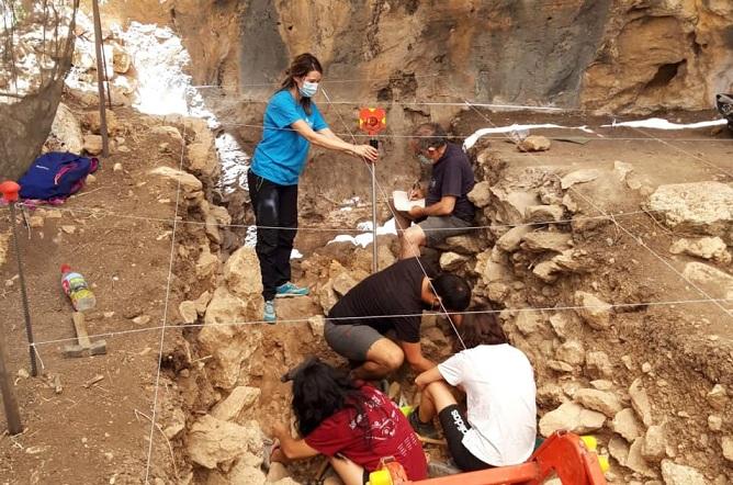 Excavaciones en los Tajos de Marchales de Colomera. 