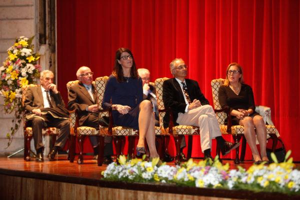 Manuel Castillo, entre las exatletas Ruth Beitia y Mª José Martínez Patiño, también galardonadas. 