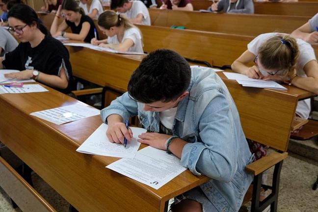 Estudiantes durante uno de los exámenes. 