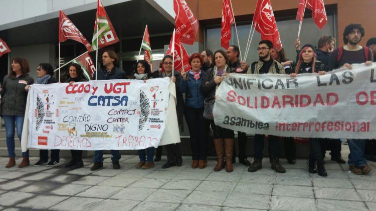 Concentración del sector de Contact Center en Granada, en huelga.