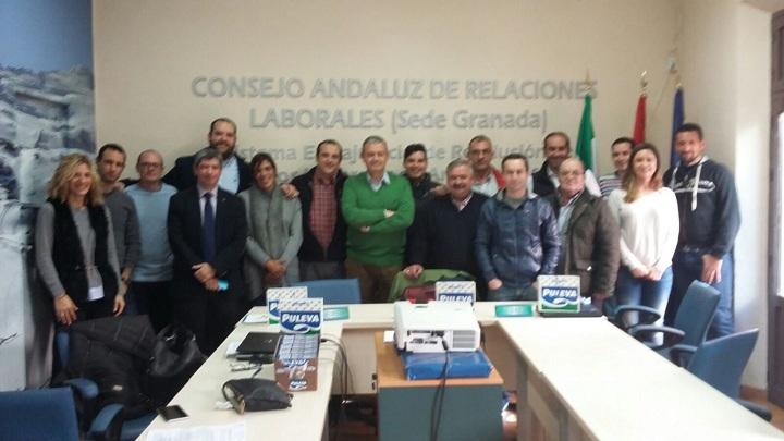 Representantes de UGT y de Puleva, tras firmar los aspectos económicos del convenio colectivo.