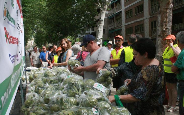 Venta de alcachofas protagonizada por UPA.