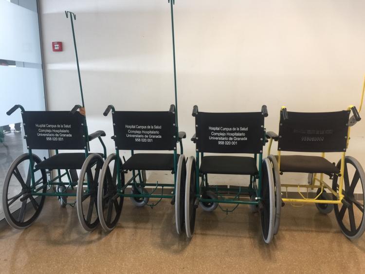 Sillas de ruedas, a las puertas del Hospital del PTS.