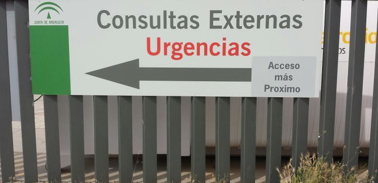 Cartel de Urgencias en el Hospital del Campus.