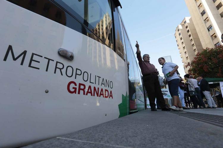 La capital cuestiona que los transbordos con el bus no sean gratuitos. La capital cuestiona que los transbordos con el bus no sean gratuitos.