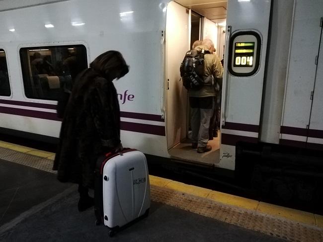 Viajeros subiendo al tren el pasado 26 de noviembre.