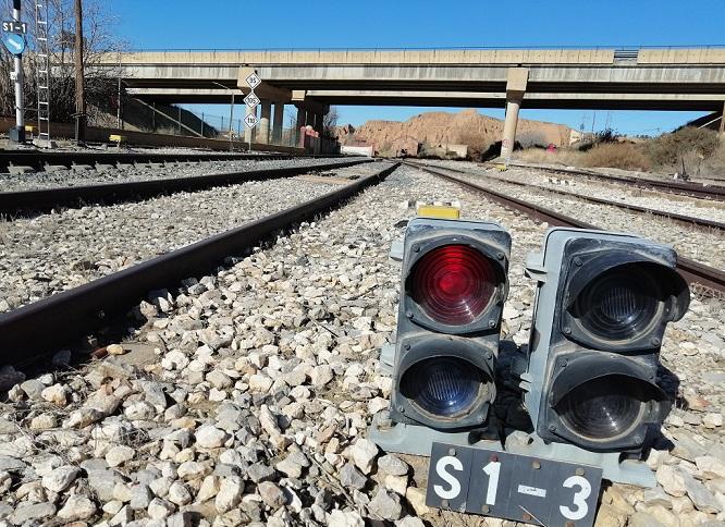 Vías del tren junto a la estación de Guadix. 