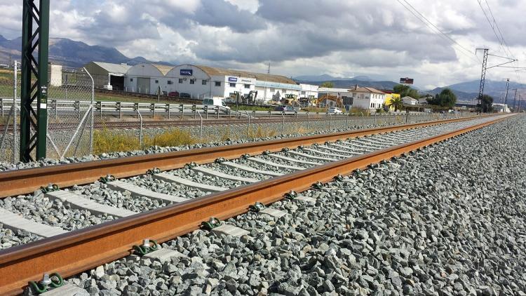 Vías del AVE en los accesos a Granada.