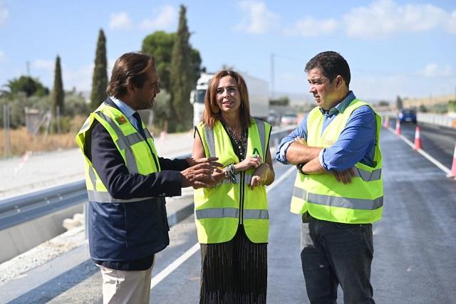 Visita de responsables de la Junta este lunes a la carretera.