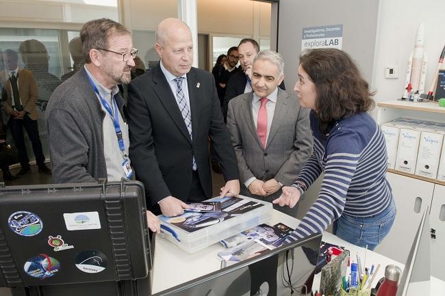 El consejero Imbroda, en una visita al Parque de las Ciencias.