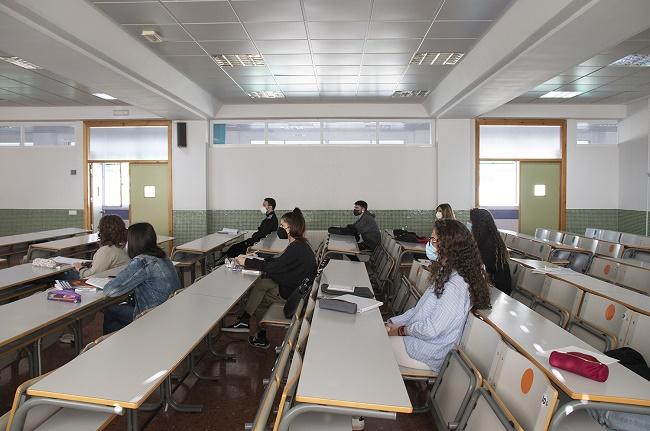 Imagen de un aula de la UGR, este lunes. 