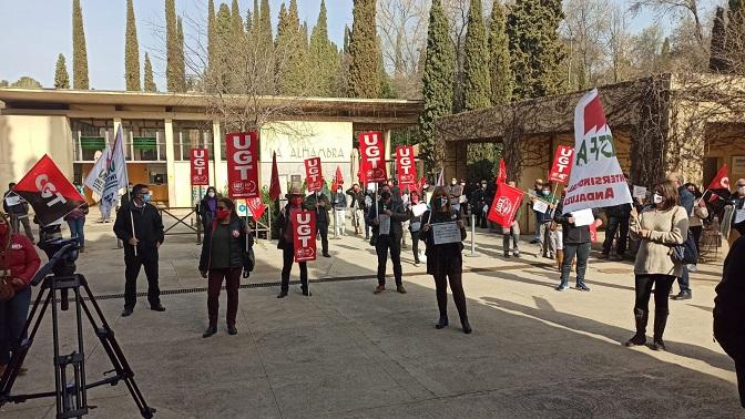 Concentración de protesta este jueves frente a las taquillas del monumento.