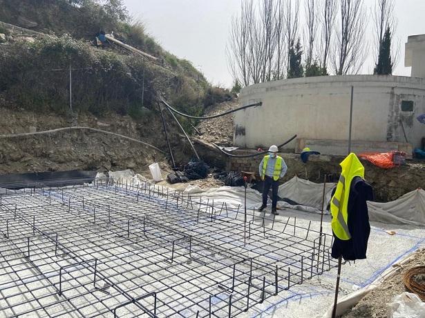 Obras del nuevo depósito de agua para Caratunas. 