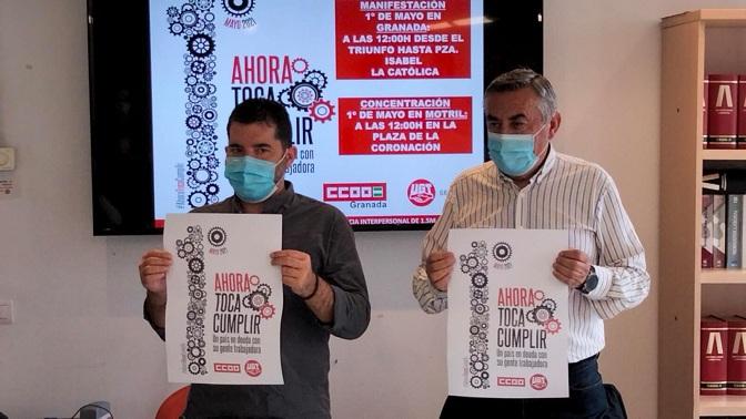 Daniel Mesa (CCOO, a la izqda.) y Juan Fco. Martín, de UGT Daniel Mesa (CCOO, a la izqda.) y Juan Fco. Martín, de UGT, con el cartel reivindicativo de la manifestación.