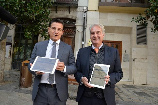 El alcalde y José Antonio Huertas en la presentación de la iniciativa.