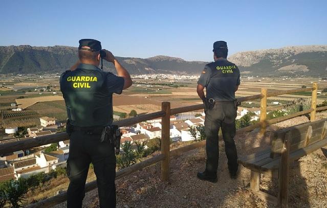 Agentes en el Llano de Zafarraya. 