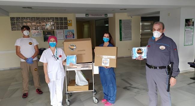 Entrega del material al hospital motrileño.