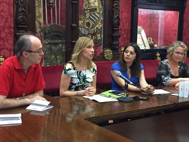 El Padre Juan Carlos, María Martín Titos, Jemi Sánchez y Carmen Verdejo.