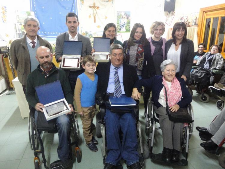 Foto de familia tras la entrega de los premios. Foto de familia tras la entrega de los premios.