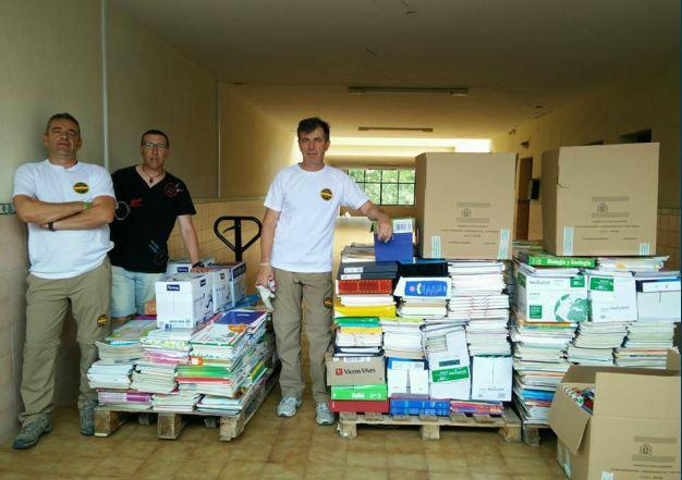 Material escolar recogido por Guardias Civiles Solidarios para Ecuador Material escolar recogido por Guardias Civiles Solidarios para Ecuador.