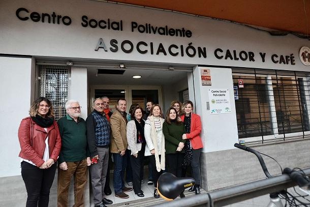 La consejera Sánchez Rubio, junto a responsables de Calor y Café.