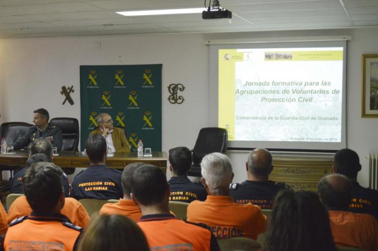 Jornada de formación de la Guardia Civil con voluntarios de Protección Civil.