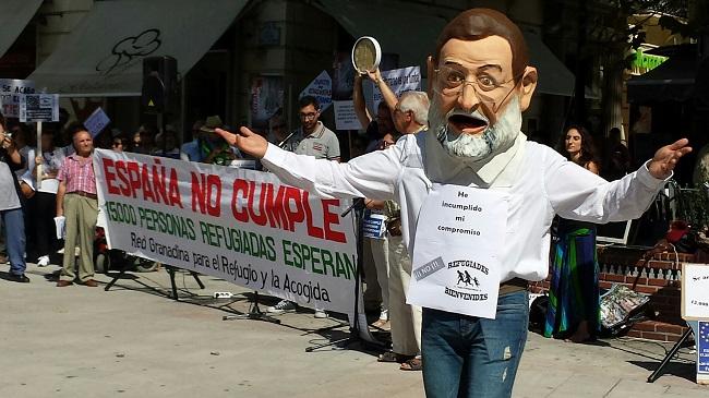 'España no cumple', se podía leer en la pancarta que ha presidido la acción. 'España no cumple', se podía leer en la pancarta que ha presidido la acción.
