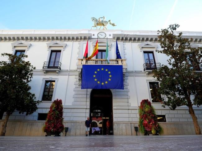 El Ayuntamiento de Granada, durante los días de la cumbre.