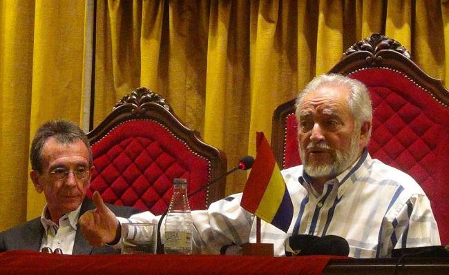 Julio Anguita y José Luis García Puche, durante un acto de la Granada Republicana UCAR Granada.