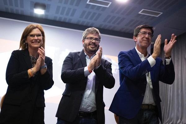 Fran Hervías entre Juan Marín y Mar Sánchez. Fran Hervías entre Juan Marín y Mar Sánchez.