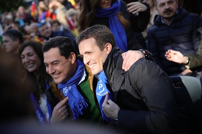 Pablo Casado con Juan Manuel Moreno en un mitin en Granada.