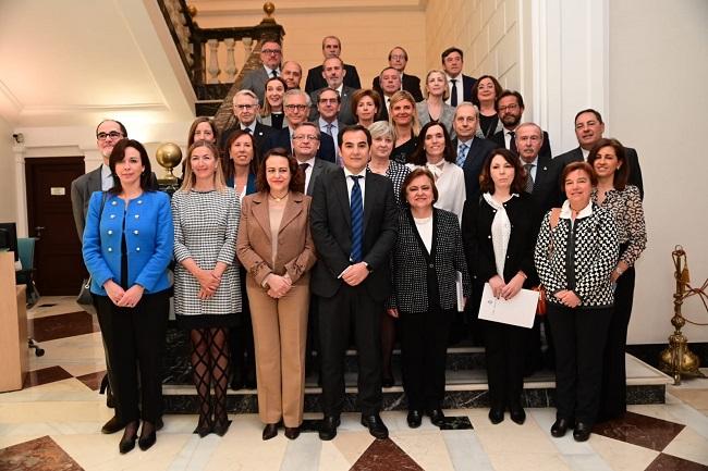 Foto de familia de la presentación del libro.