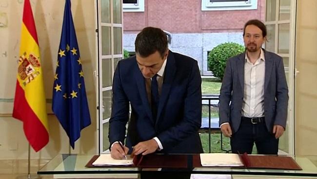 Pedro Sánchez firma con Pablo Iglesias  en la Moncloa el acuerdo presupuestario que han alcanzado de cara al ejercicio 2019, que no posperó.