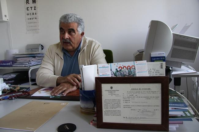 5.	Antonio Aragón Orellana, en su despacho del centro de Salud de Nívar. 
