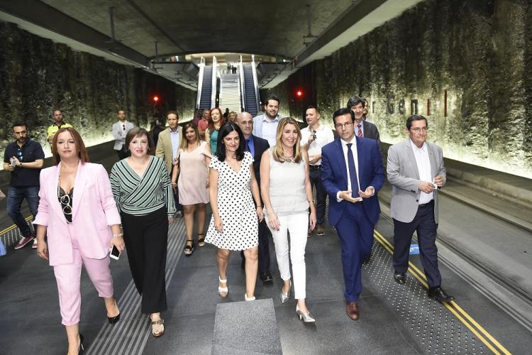 Susana Díaz durante su visita a la Estación de Metro de Alcázar del Genil. 