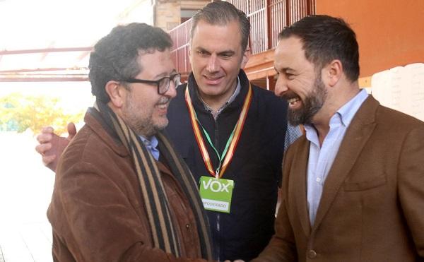 Abascal (derecha), con Ortega y Serrano.