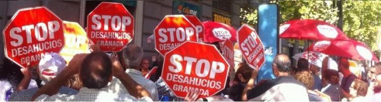 Imagen de una de las protestas de Stop Desahucios Granada. 