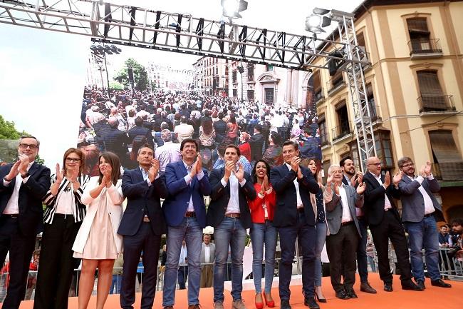 Acto de Ciudadanos, con Albert Rivera y Juan Marín, el pasado mayo en Granada. Acto de Ciudadanos, con Albert Rivera y Juan Marín, el pasado mayo en Granada.