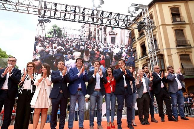 Acto de Ciudadanos, con Albert Rivera y Juan Marín, el pasado mayo en Granada.