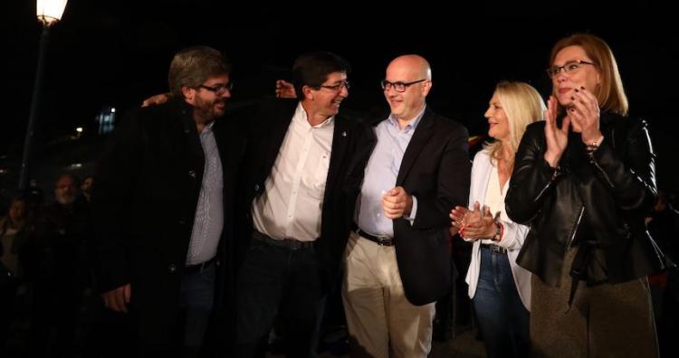 Marín, junto a parte d la candidatura de Cs e Granada. Marín, junto a parte d la candidatura de Cs e Granada.