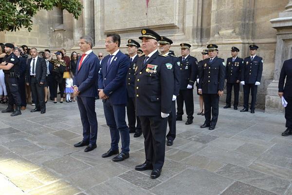 El alcalde y el edil de Seguridad Ciudadana con la cúpula policial el día del patrón.
