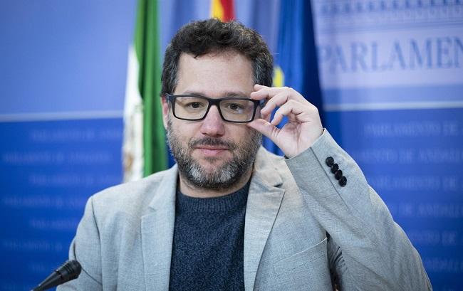 El portavoz parlamentario de Adelante Andalucía, José Ignacio García, este jueves en rueda de prensa.
