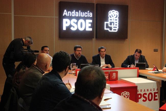 Sánchez de Haro durante la reunión con los socialistas granadinos.