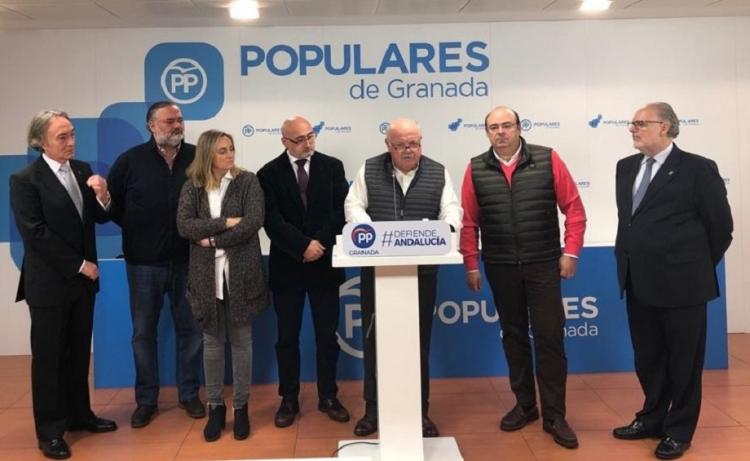 Aguirre ha participado en la Comisión de Sanidad del PP granadino.