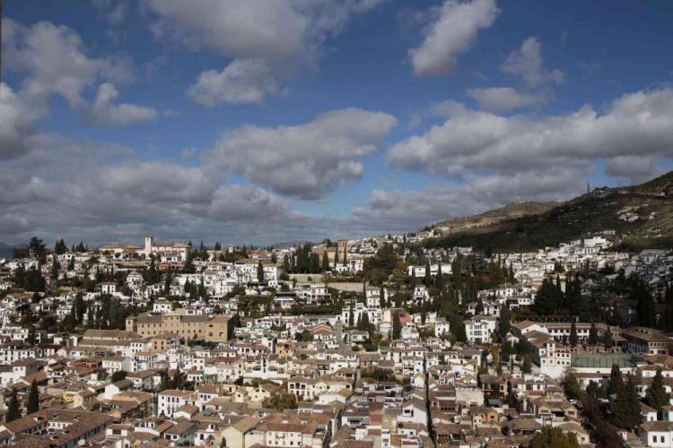 Imagen del Albaicín, uno de los barrios históricos más necesitados.