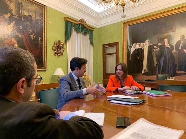 En la fotografía, Francisco Cuenca y Rocío Díaz en la reunión junto a Miguel Ángel Fernández Madrid, edil de Urbanismo.